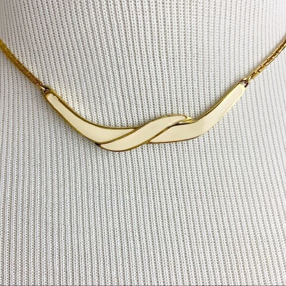 Monet Cream Enable Bird  Gold Chain Necklace - Picture 5 of 5
